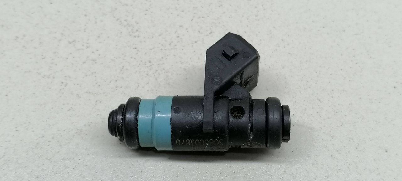 форсунка Renault Megane 2 поколение BM0B 2003, 1.4 л., i, K4J 730, бензин, 5МКПП, серебристый, хетчбэк 5 дв., передний привод, H132254, ITGM60 - фото №1