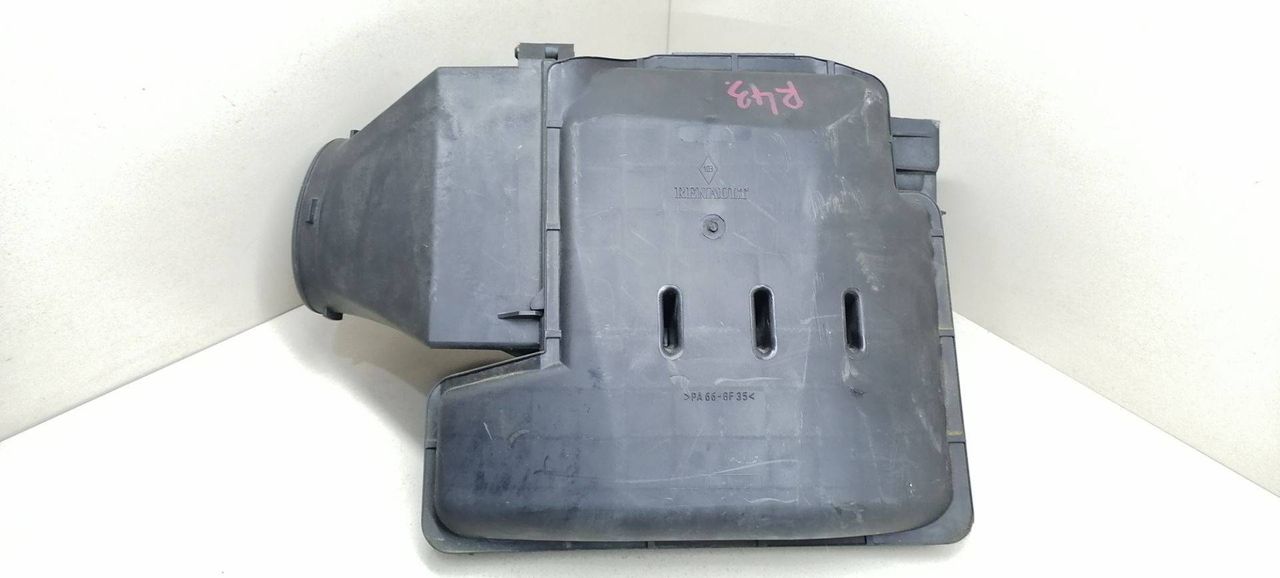 корпус воздушного фильтра Renault Megane 2 поколение BM0B 2003, 1.4 л., i, K4J 730, бензин, 5МКПП, серебристый, хетчбэк 5 дв., передний привод, H7700104844 - фото №1