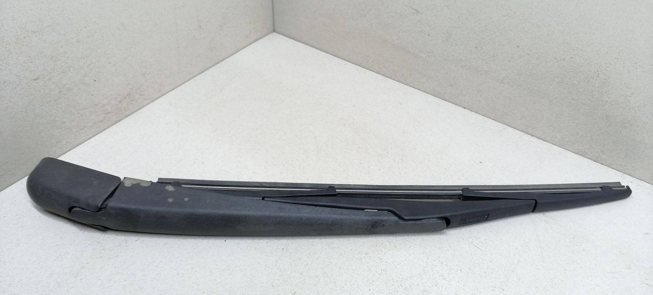 щеткодержатель задний Peugeot 307 1 поколение 2001, 2.0 л., HDi, RHY (DW10TD), дизель, 5МКПП, синий, хетчбэк 5 дв., передний привод, 6429T8 - фото №1
