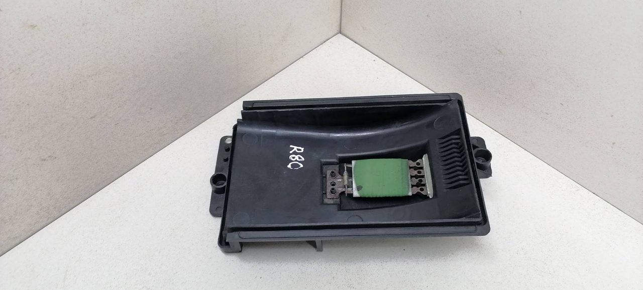 сопротивление печки Volkswagen Bora 1 поколение 2002, 1.9 л., TDi, ATD, дизель, 5МКПП, серебристый, седан, передний привод, 1J0819022A - фото №1