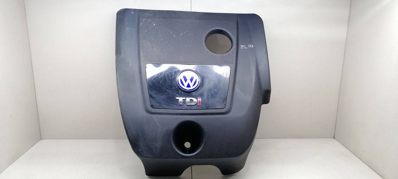 декоративная крышка двигателя Volkswagen Bora 1 поколение 2002, 1.9 л., TDi, ATD, дизель, 5МКПП, серебристый, седан, передний привод, 038103925AJ, 038103925BN, 038103925BP, 038103925CJ, 038103925CK - фото №1
