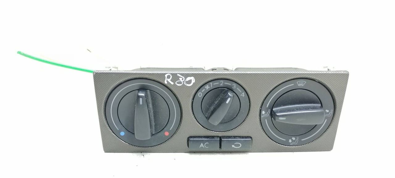 блок управления печки / климат-контроля Volkswagen Bora 1 поколение 2002, 1.9 л., TDi, ATD, дизель, 5МКПП, серебристый, седан, передний привод, W222ZSNE5GBC53 - фото №1