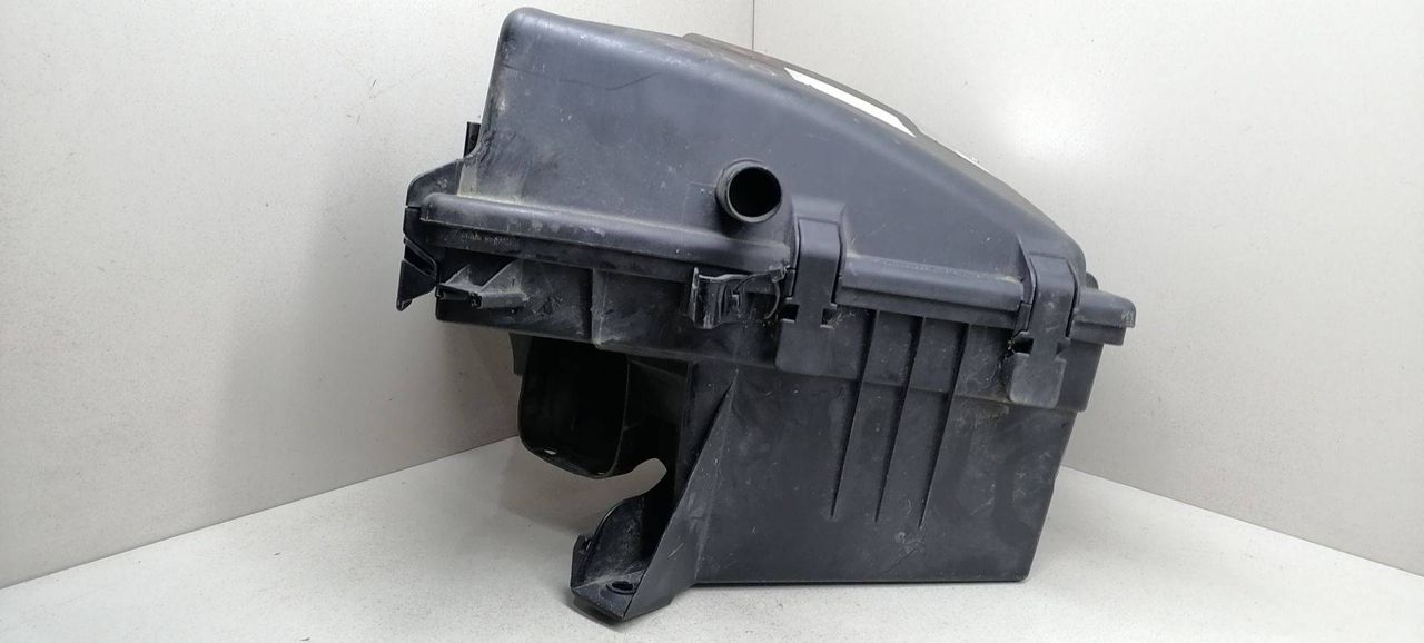 корпус воздушного фильтра Volvo S80 1 поколение 2000, 2.5 л., TD, D 5252 T, дизель, 5МКПП, серебристый, седан, передний привод, 8624782 - фото №1
