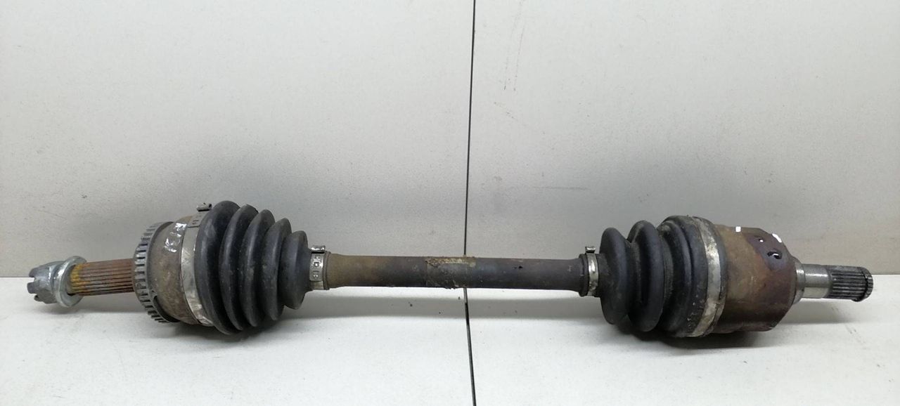 полуось передняя левая (приводной вал, ШРУС) Hyundai i30 1 поколение 2010, 1.6 л., CRDi, дизель, 6МКПП, серебристый, хетчбэк 5 дв., передний привод, 495012L210 - фото №1