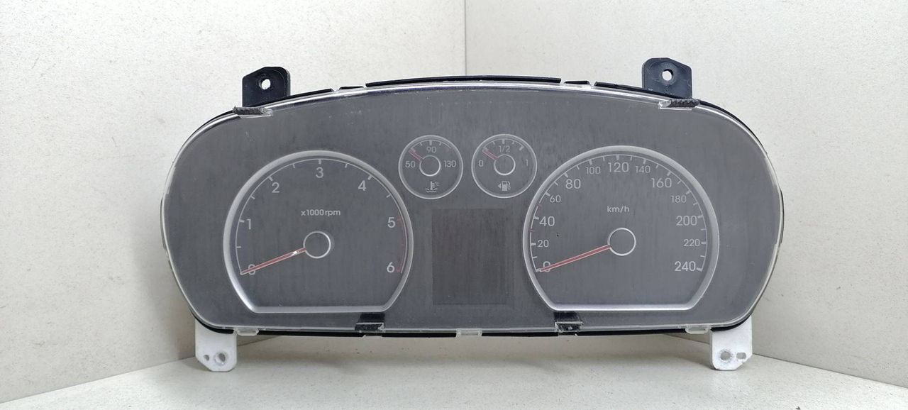 щиток приборов (приборная панель) Hyundai i30 1 поколение 2010, 1.6 л., CRDi, дизель, 6МКПП, серебристый, хетчбэк 5 дв., передний привод, 64003-2R200, 11001-335101U - фото №1