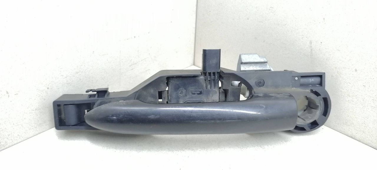 ручка наружная задняя правая Renault Laguna 3 поколение BT0A 2009, 1.5 л., DCi, K9K 780, дизель, 6МКПП, серый, хетчбэк 5 дв., передний привод, 8200390052 - фото №1