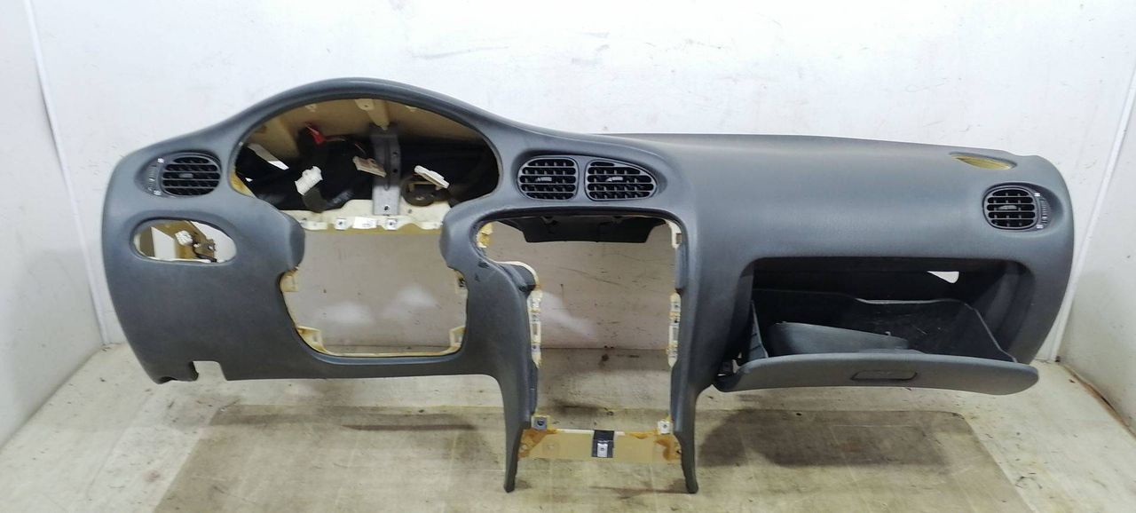 панель передняя салона (торпедо) Hyundai Lantra J2 1995, 1.6 л., i, бензин, 5МКПП, зелёный, седан, передний привод, 8472029500 - фото №1