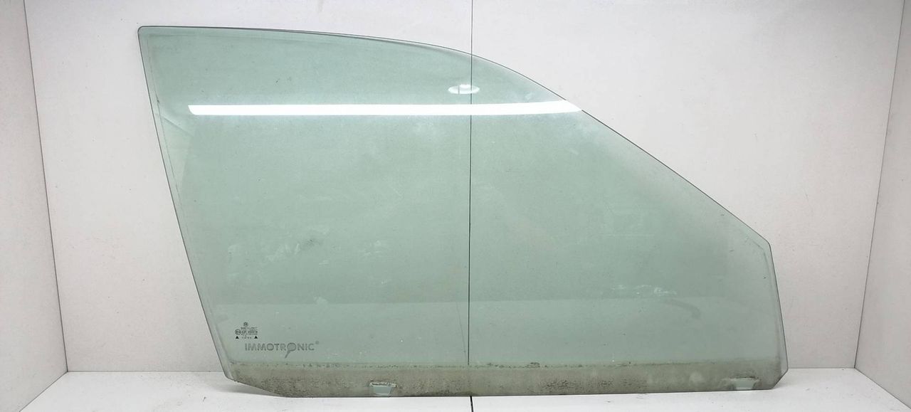 стекло двери передней правой Volkswagen Polo 3 поколение 1998, 1.4 л., i, APQ, бензин, 5МКПП, зелёный, хетчбэк 5 дв., передний привод, 6N4845202A - фото №1