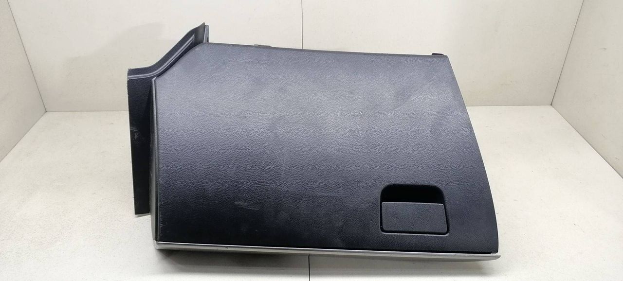 бардачок Mazda 3 BL 2009, 2.0 л., i, бензин, 5МКПП, чёрный, хетчбэк 5 дв., передний привод, BBM4-64161 - фото №1