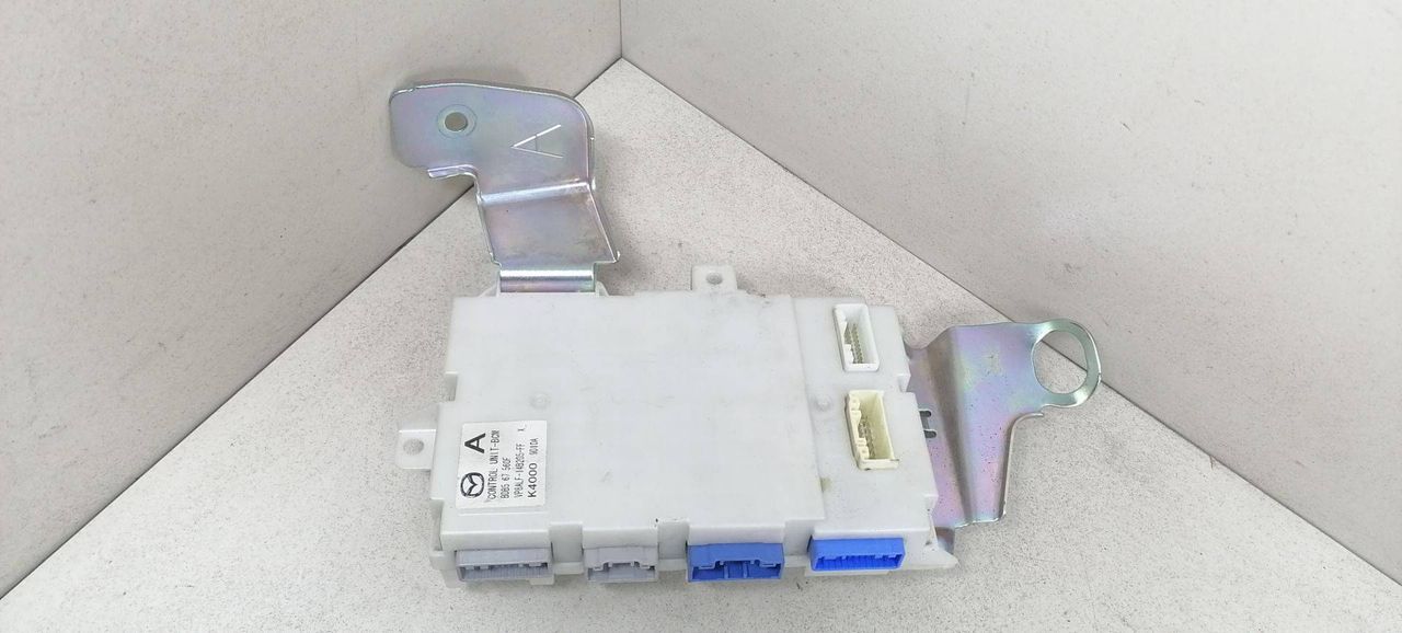 Блок управления BCM (Body Control Module) Mazda 3 BL 2009, 2.0 л., i, бензин, 5МКПП, чёрный, хетчбэк 5 дв., передний привод, BDB567560F - фото №1