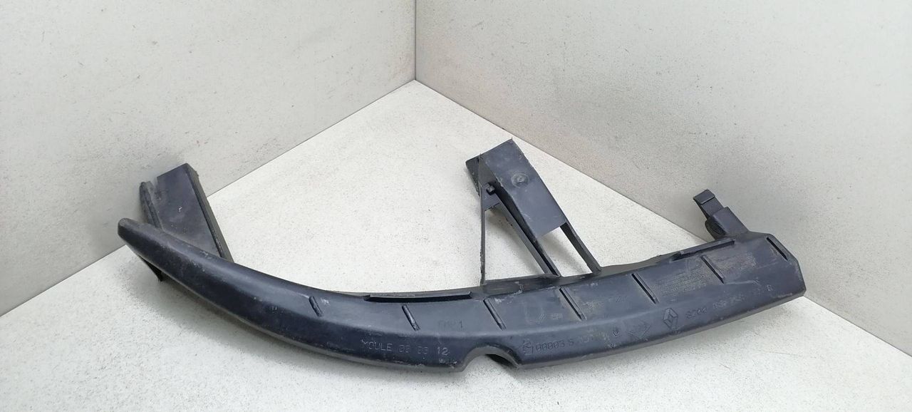 крепление бампера Renault Scenic 2 поколение 2005, 1.9 л., DCi, дизель, 5МКПП, зелёный, минивэн, передний привод, 8200183758