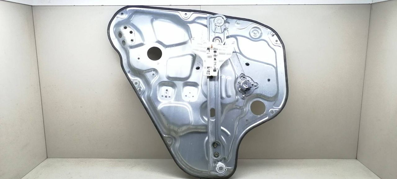 стеклоподъемник задний правый Hyundai i30 1 поколение 2010, 1.6 л., CRDi, дизель, 6МКПП, серебристый, хетчбэк 5 дв., передний привод, 83480-2R000, 5602462 - фото №1