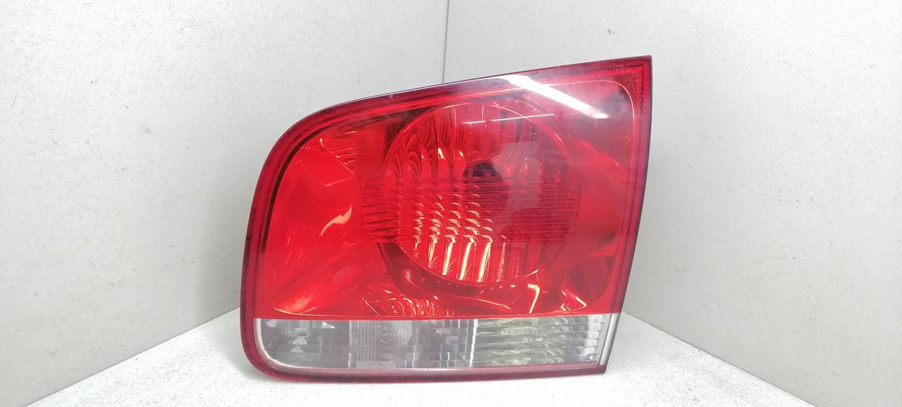 фонарь крышки багажника правый Volkswagen Touareg 1 поколение 2005, 7L6945094 - фото №1