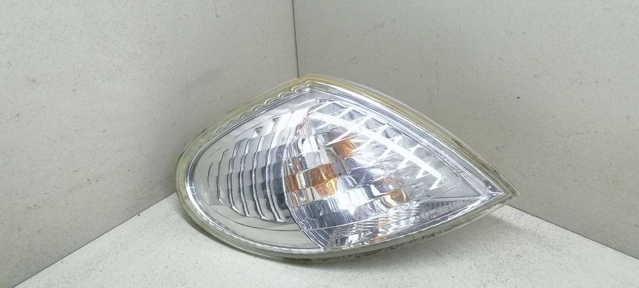 поворотник правый Nissan Almera N16 2000, 2.2 л., DTi, YD22DDT, дизель, 5МКПП, серебристый, хетчбэк 5 дв., передний привод, 89004842, 26130BM415 - фото №1