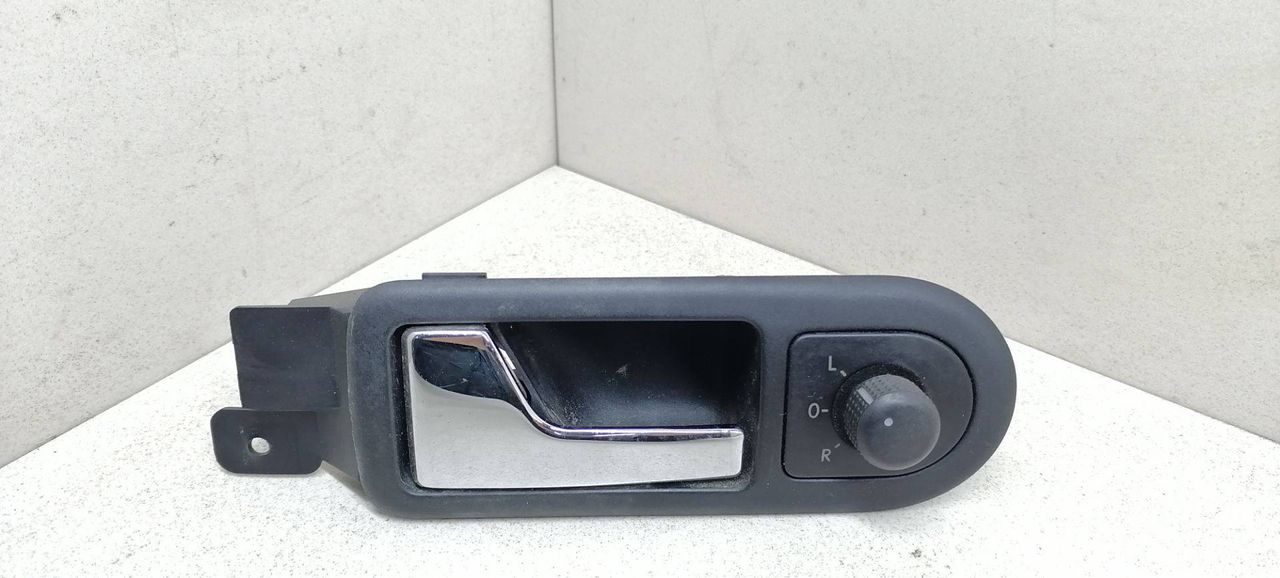 ручка внутренняя передняя левая Volkswagen Bora 1 поколение 2002, 1.9 л., TDi, ATD, дизель, 5МКПП, серебристый, седан, передний привод, 3BB1837113L, 1J1959650 - фото №1