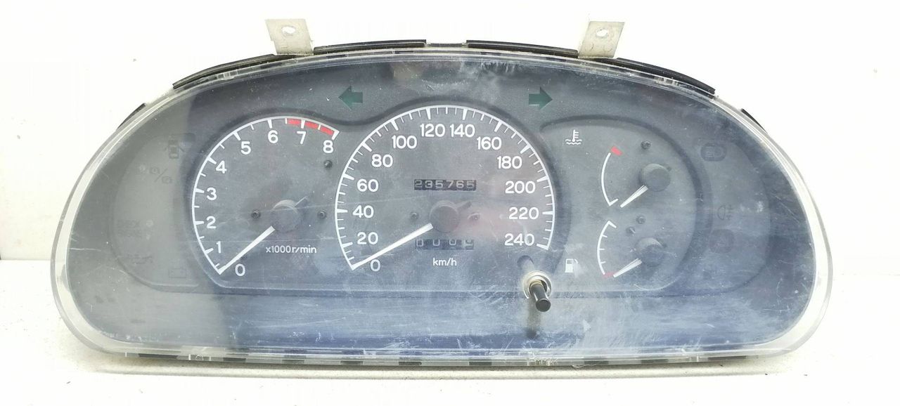 щиток приборов (приборная панель) Mitsubishi Lancer 6 поколение CB4A 1993, 1.6 л., i, 4G92 (SOHC 16V), бензин, 5МКПП, синий, седан, передний привод, MB899938 - фото №1