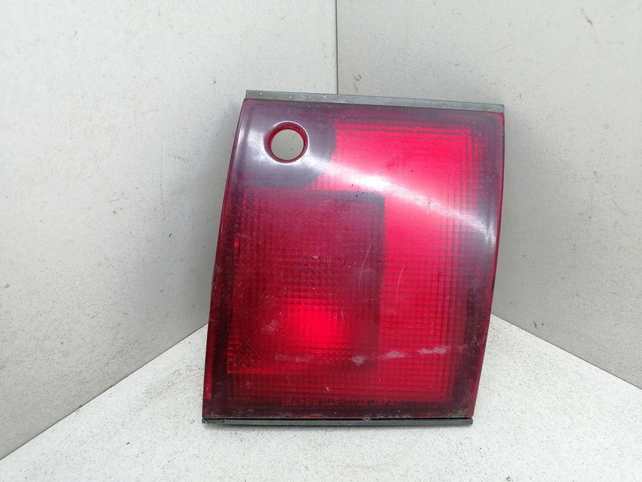 фонарь крышки багажника правый Mitsubishi Lancer 6 поколение CB4A 1993, 1.6 л., i, 4G92 (SOHC 16V), бензин, 5МКПП, синий, седан, передний привод, 1149-204 - фото №1