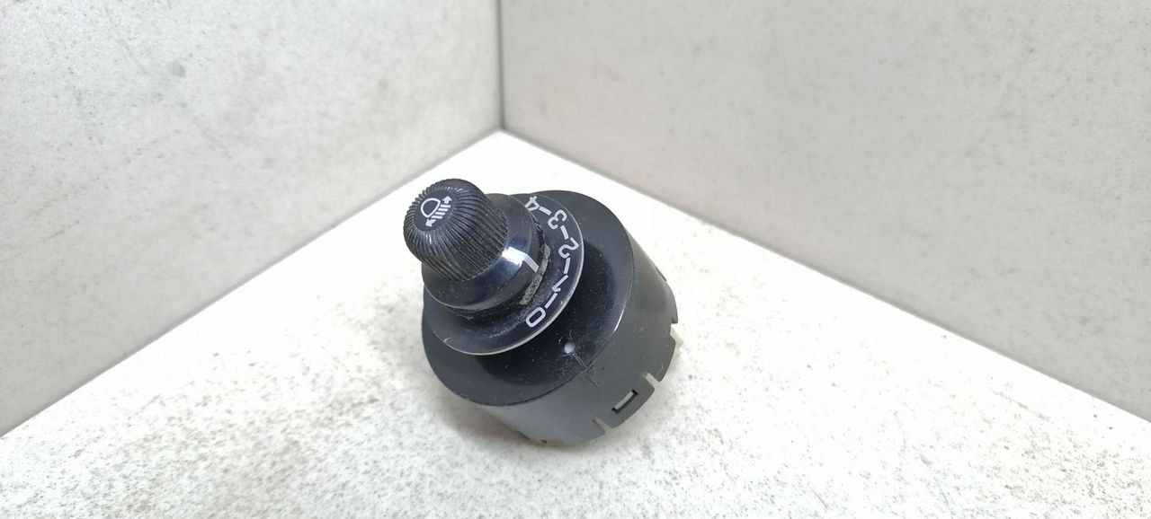 кнопка корректора фар Mitsubishi Lancer 6 поколение CB4A 1993, 1.6 л., i, 4G92 (SOHC 16V), бензин, 5МКПП, синий, седан, передний привод, MB604847 - фото №1