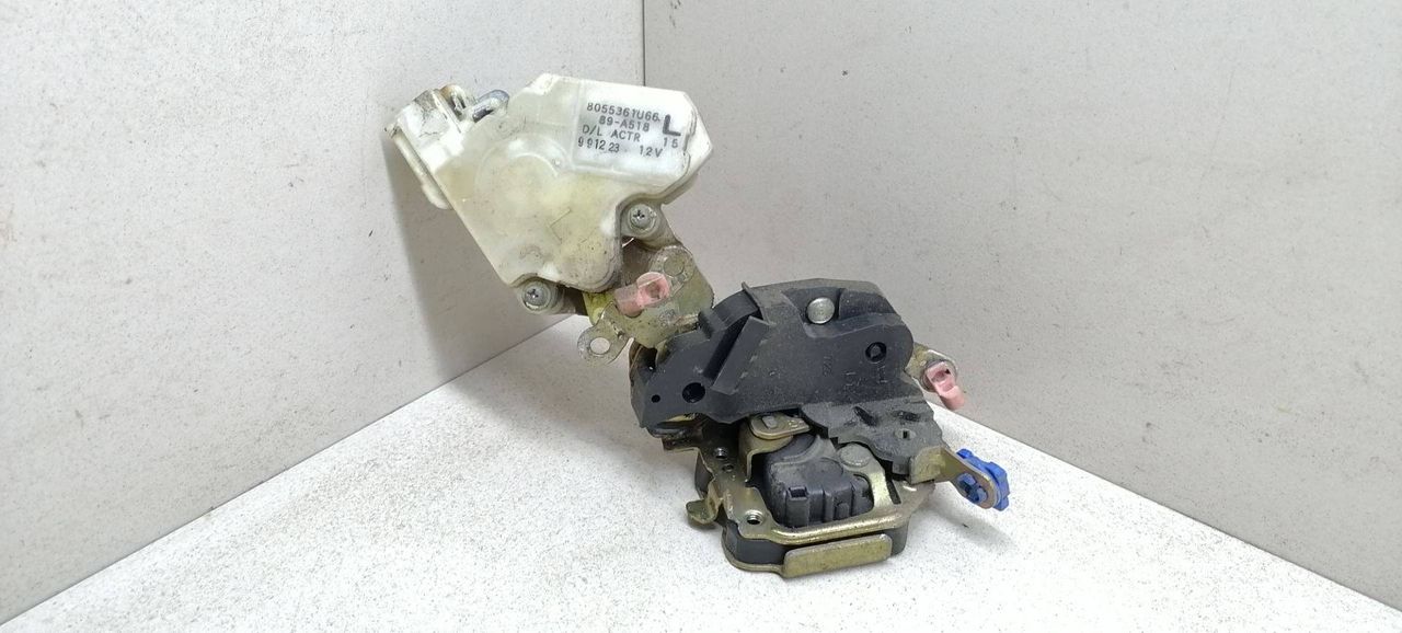 замок двери передней левой Nissan Almera N16 2000, 2.2 л., DTi, YD22DDT, дизель, 5МКПП, серебристый, хетчбэк 5 дв., передний привод, 89-A518, 8055361U66 - фото №1
