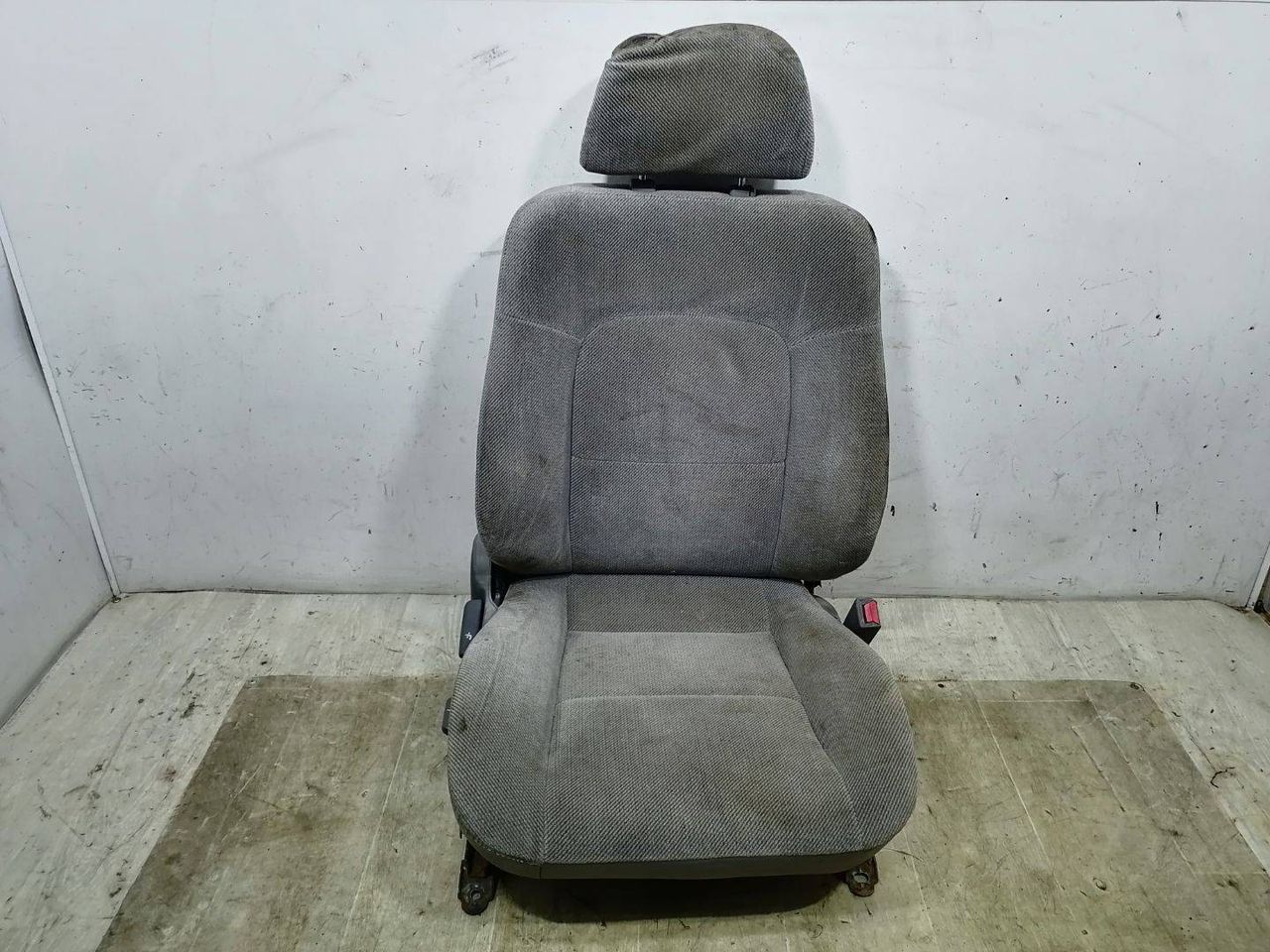 сиденье переднее Mitsubishi Lancer 6 поколение CB4A 1993, 1.6 л., i, 4G92 (SOHC 16V), бензин, 5МКПП, синий, седан, передний привод, MB974413 - фото №1