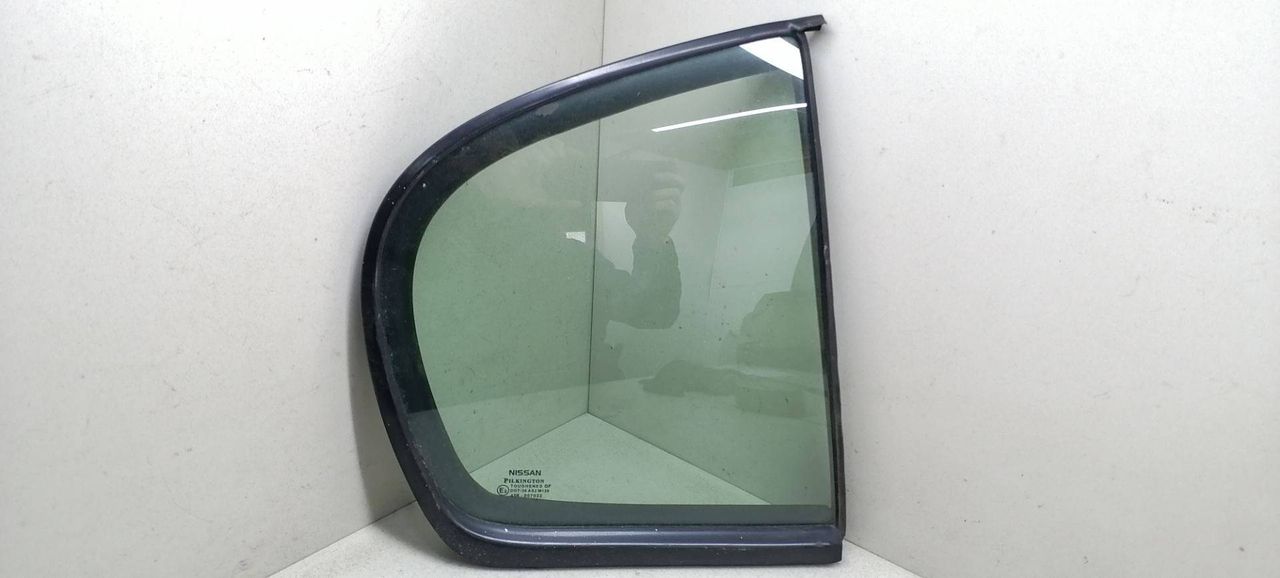 форточка задняя правая Nissan Almera N16 2000, 2.2 л., DTi, YD22DDT, дизель, 5МКПП, серебристый, хетчбэк 5 дв., передний привод, 82262BM701 - фото №1