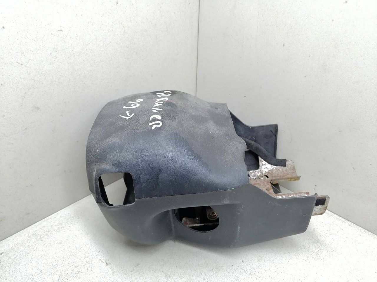 кожух рулевой колонки Mitsubishi Space Runner 2 поколение 2000 - фото №1
