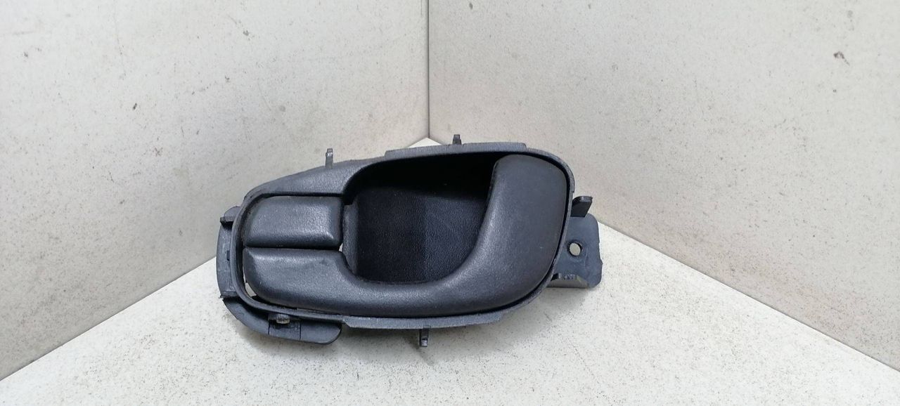 ручка внутренняя задняя левая Daewoo Lanos T100 1999, 1.5 л., i, бензин, 5МКПП, бордовый, хетчбэк 5 дв., передний привод, 96304018 - фото №1