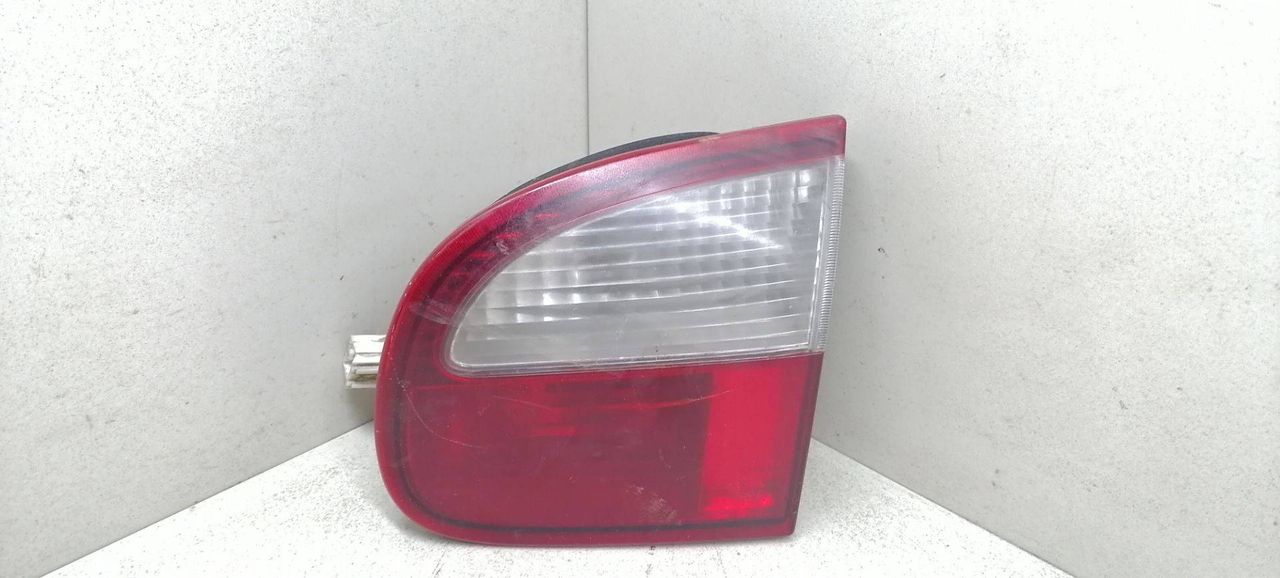 фонарь крышки багажника правый Daewoo Lanos T100 1999, 1.5 л., i, бензин, 5МКПП, бордовый, хетчбэк 5 дв., передний привод, 96304630 - фото №1
