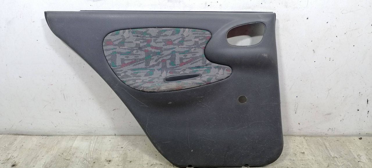 обшивка двери задняя левая Daewoo Lanos T100 1999, 1.5 л., i, бензин, 5МКПП, бордовый, хетчбэк 5 дв., передний привод, 96304831 - фото №1
