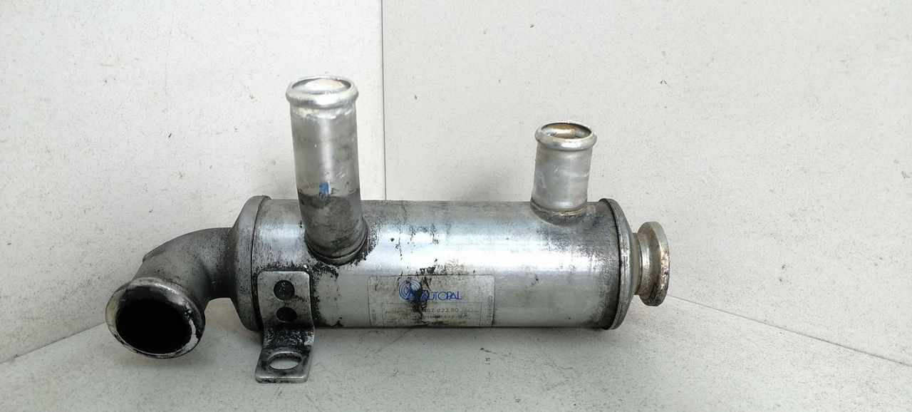 охладитель EGR / Радиатор EGR Peugeot 407 1 поколение 2006, 1.6 л., HDi, 9HY (DV6TED4), дизель, МКПП, серый, передний привод, 9646762280 - фото №1