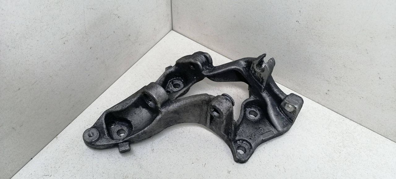 кронштейн генератора Peugeot 407 1 поколение 2006, 1.6 л., HDi, 9HY (DV6TED4), дизель, МКПП, серый, передний привод, 9655652980 - фото №1
