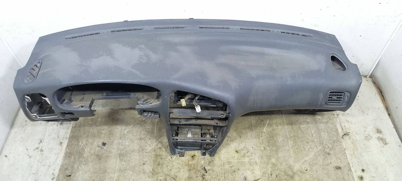 панель передняя салона (торпедо) Mitsubishi Lancer 6 поколение CB4A 1993, 1.6 л., i, 4G92 (SOHC 16V), бензин, 5МКПП, синий, седан, передний привод, MB797994 - фото №1