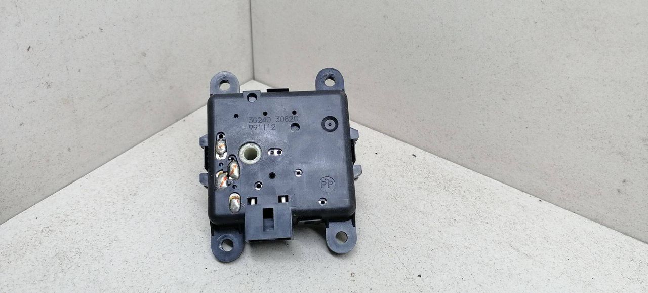 моторчик заслонки печки Nissan Almera N16 2000, 2.2 л., DTi, YD22DDT, дизель, 5МКПП, серебристый, хетчбэк 5 дв., передний привод, 3G240-30820, 991112 - фото №1