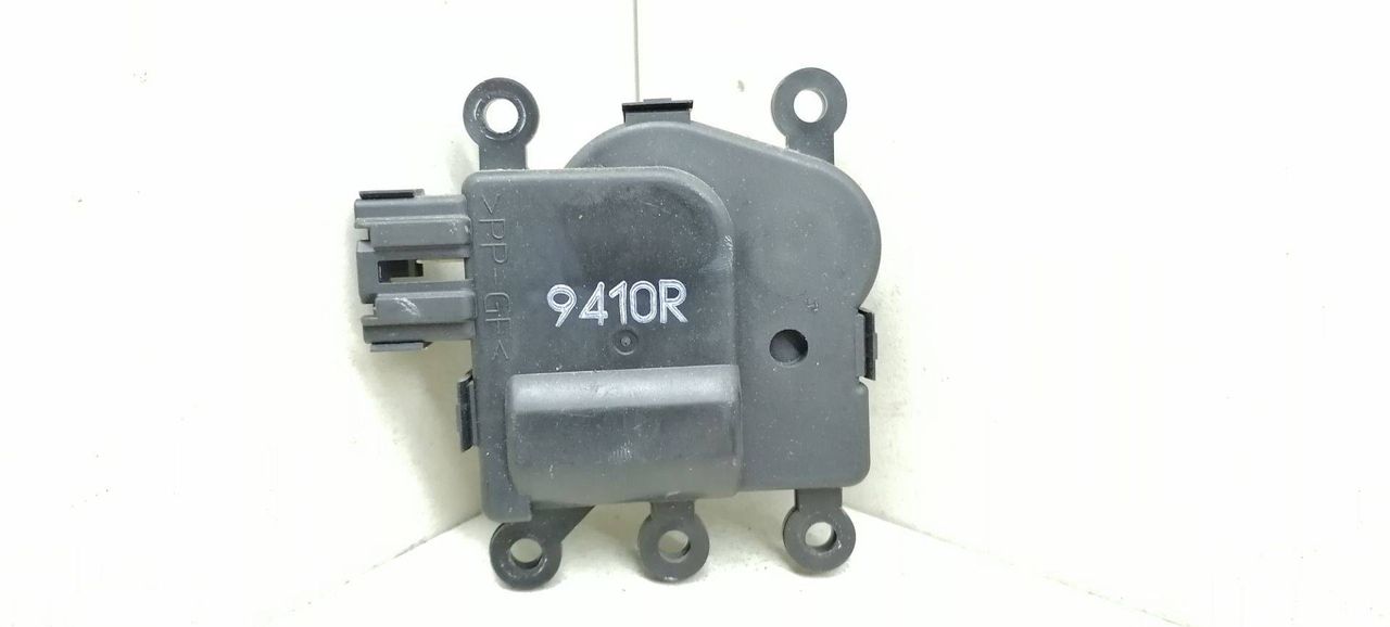 моторчик заслонки печки Mazda 3 BL 2009, 2.0 л., i, бензин, 5МКПП, чёрный, хетчбэк 5 дв., передний привод, 9410R - фото №1