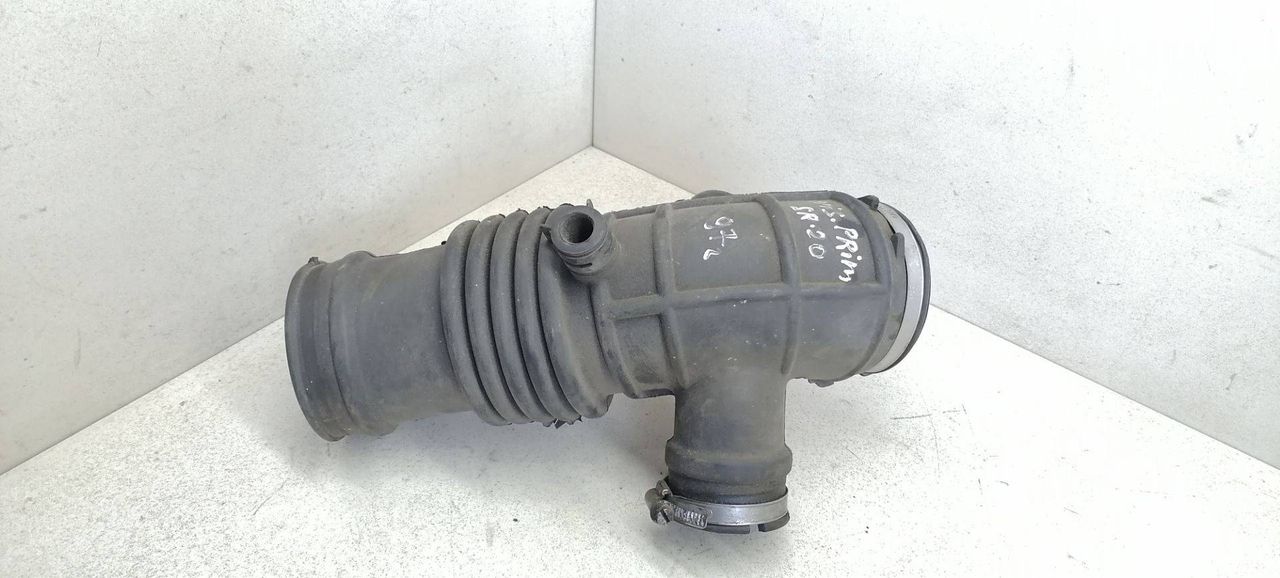 патрубок воздушного фильтра Nissan Primera P11 1997, 2.0 л., SR20 - фото №1