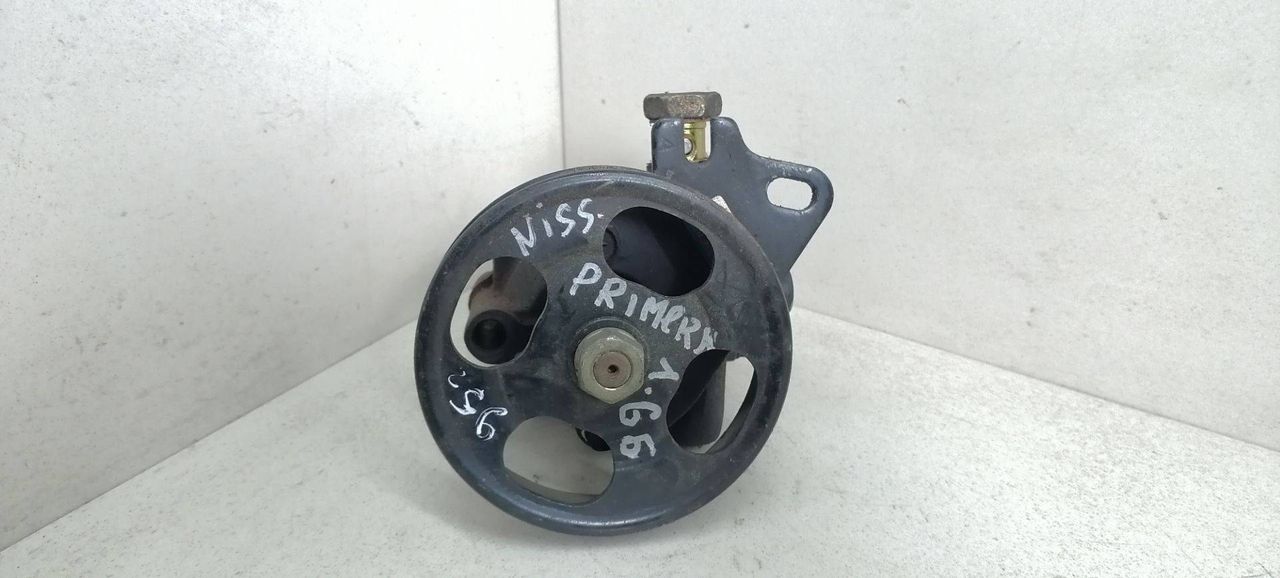 насос гидроусилителя руля Nissan Primera P10 1995, 5Z263137 - фото №1