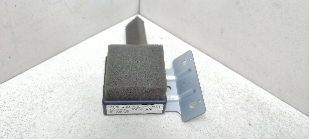 Антенна навигации Nissan Almera N16 2000, 2.2 л., DTi, YD22DDT, дизель, 5МКПП, серебристый, хетчбэк 5 дв., передний привод, 25975-5M000 - фото №1