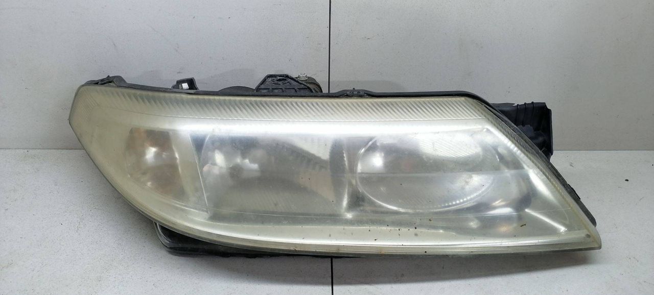 фара правая Renault Laguna 2 поколение 2001, 1.8 л., i, F4P 770, бензин, 5МКПП, серебристый, хетчбэк 5 дв., передний привод, 8200002847, 89004686 - фото №1