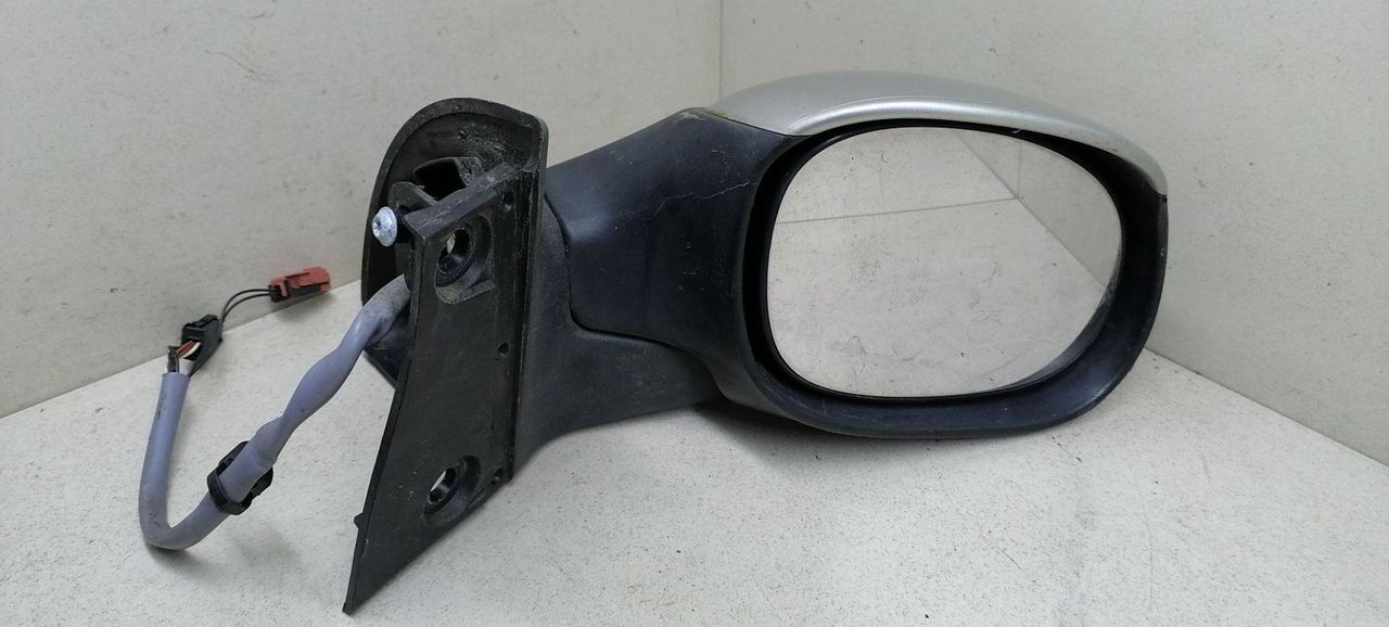 зеркало наружное правое Peugeot 1007 1 поколение 2005, 1.4 л., HDi, 8HZ (DV4TD), дизель, 5МКПП, серебристый, хетчбэк 3 дв., 815312 - фото №1