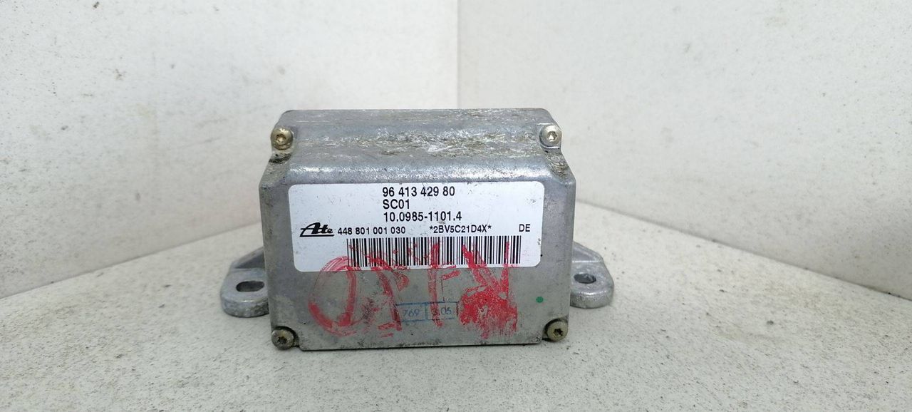 Блок управления ABS/ESP Peugeot 1007 1 поколение 2005, 1.4 л., HDi, 8HZ (DV4TD), дизель, 5МКПП, серебристый, хетчбэк 3 дв., 9641342980, 10.0985-1101.4 - фото №1