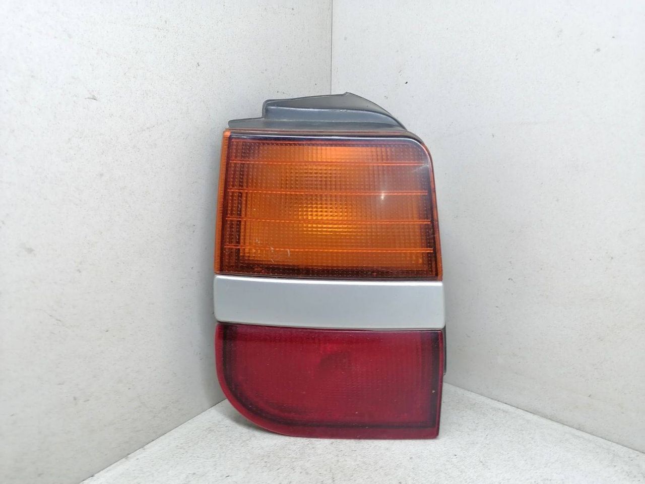 фонарь задний левый Hyundai Santamo 1 поколение 1999, 2.0 л., i, бензин, 5МКПП, серебристый, минивэн, передний привод, 92410M2200 - фото №1