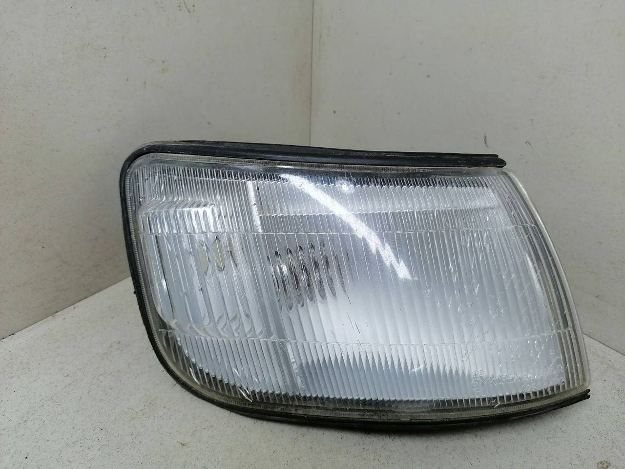 поворотник правый Hyundai Santamo 1 поколение 1999, 2.0 л., i, бензин, 5МКПП, серебристый, минивэн, передний привод, 92302M2200 - фото №1