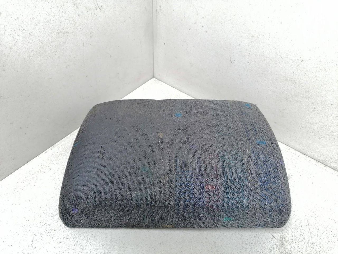 подлокотник Hyundai Santamo 1 поколение 1999, 2.0 л., i, бензин, 5МКПП, серебристый, минивэн, передний привод - фото №1