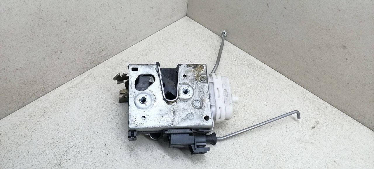 замок двери передней правой Audi A4 B5 1996, 1.9 л., TDi, AHU, дизель, 5МКПП, зелёный, седан, 8D1837016B, 8D1837016F, 8D2837016F - фото №1