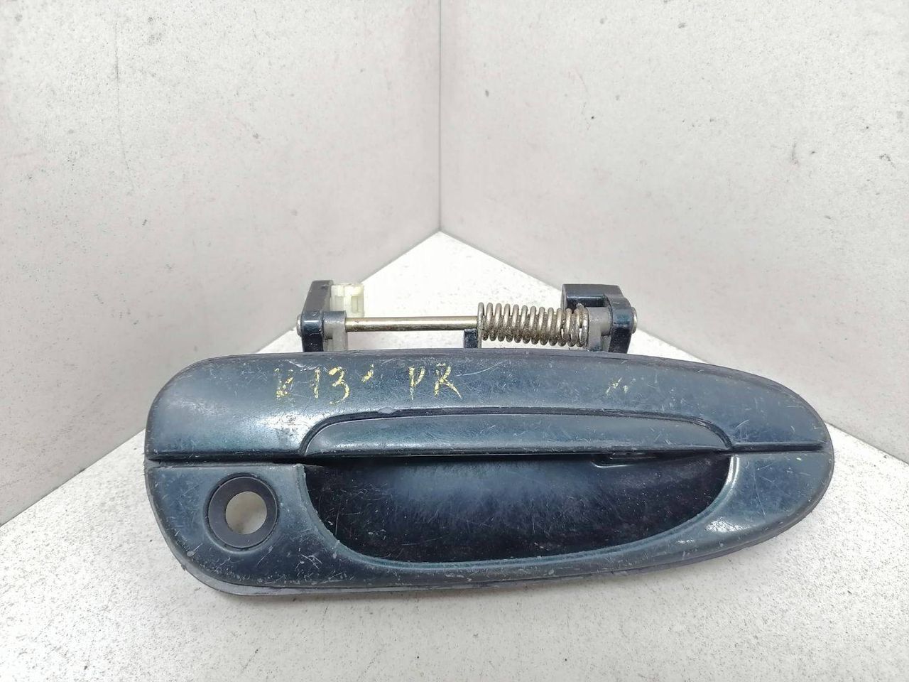 ручка наружная Mazda 626 GF 1997, 2.0 л., i, бензин, 5МКПП, темно-зеленый, хетчбэк 5 дв., передний привод, GE4T-58-410 - фото №1