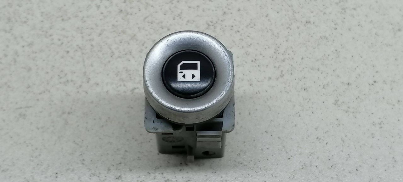 кнопка (выключатель) Citroen C8 1 поколение 2007, 2.0 л., HDi, дизель, 6МКПП, серый, минивэн, передний привод, 1495737077 - фото №1