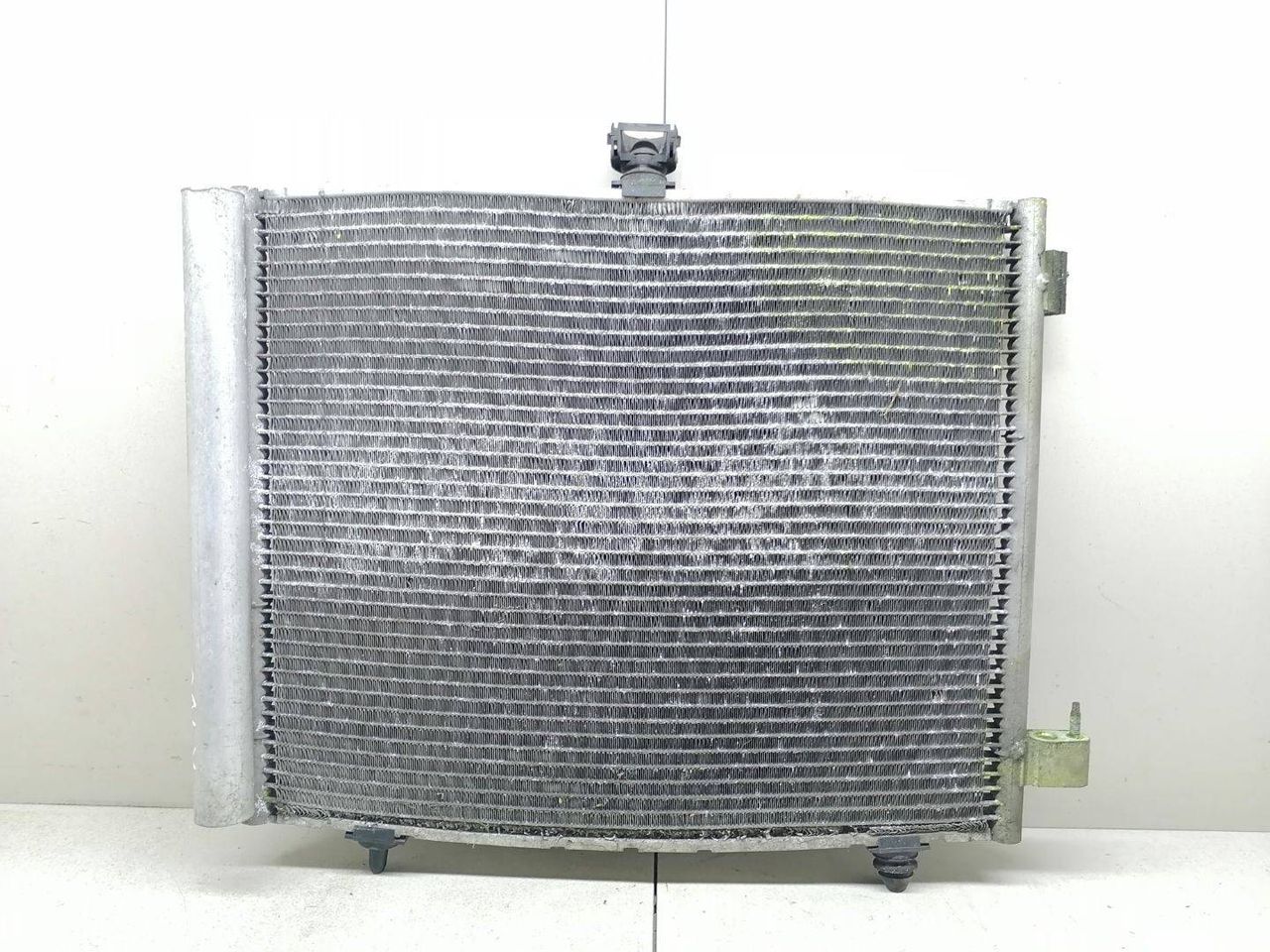 радиатор кондиционера Peugeot 1007 1 поколение 2005, 1.4 л., HDi, 8HZ (DV4TD), дизель, 5МКПП, серебристый, хетчбэк 3 дв., 6455JF - фото №1