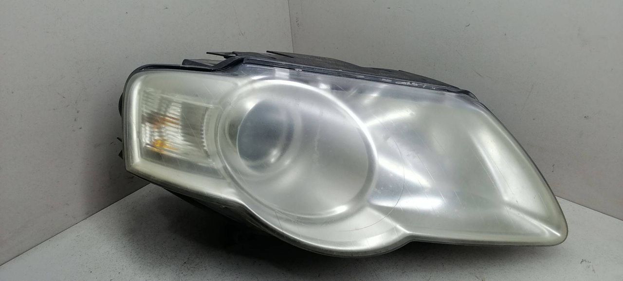 фара правая Volkswagen Passat B6 2007, 2.0 л., бензин, АКПП, серебристый, универсал, передний привод, 1EL247014-06, 3C0941006L - фото №1