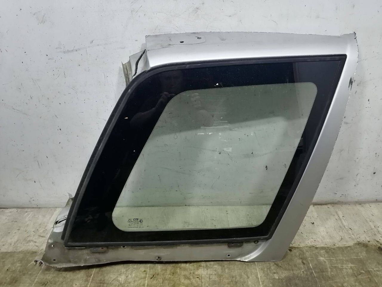 стекло кузовное боковое правое Hyundai Santamo 1 поколение 1999, 2.0 л., i, бензин, 5МКПП, серебристый, минивэн, передний привод, 87820M2000 - фото №1