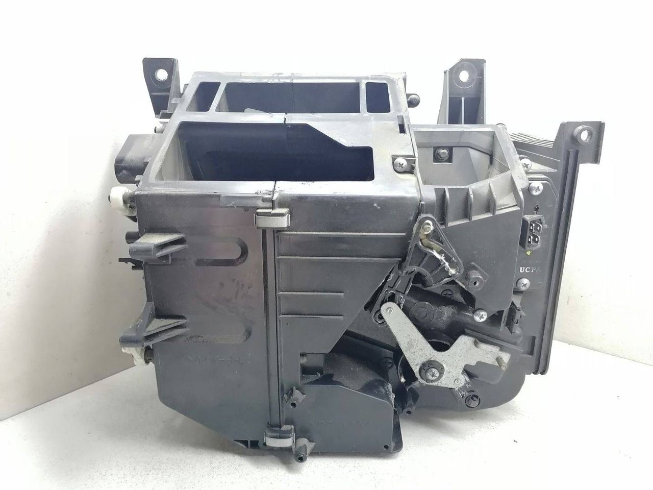 корпус отопителя (печки) Hyundai Santamo 1 поколение 1999, 2.0 л., i, бензин, 5МКПП, серебристый, минивэн, передний привод, 97001M2000 - фото №1